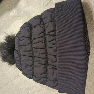 Under Armour Ladies Storm Windproof Black Pom Beanie Hat